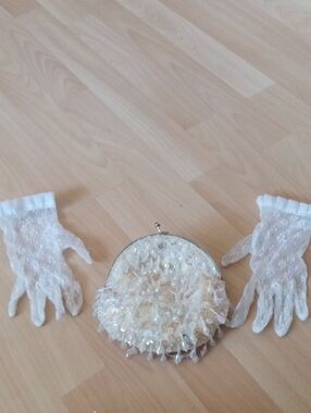 $ 32>>>Beaded Round White Evening Crossbody Bag Vintage 1950/60